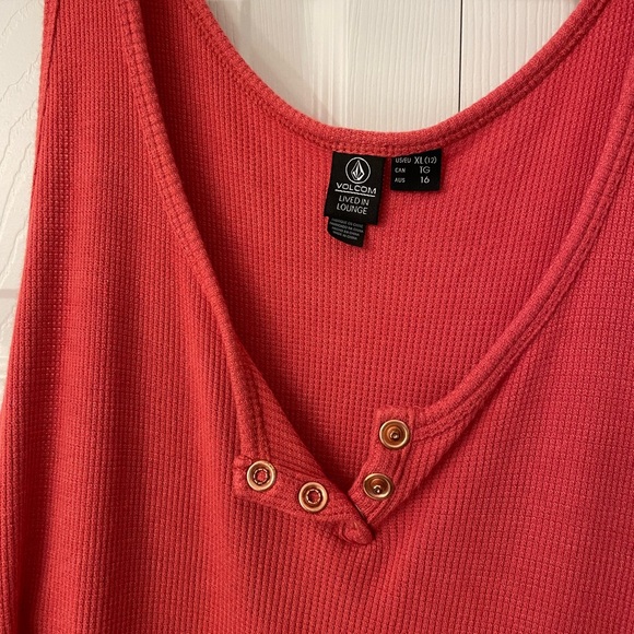 Volcom flowing red tunic tanktop. Never worn. Knit-like material. - Picture 3 of 6